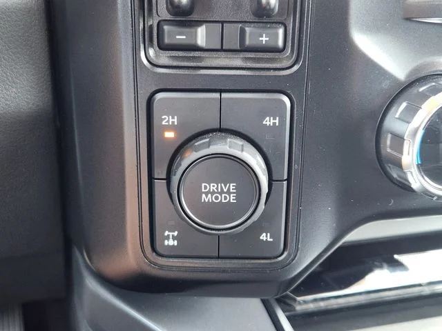 Used 2024 Gray Metallic Ford Lariat image 21