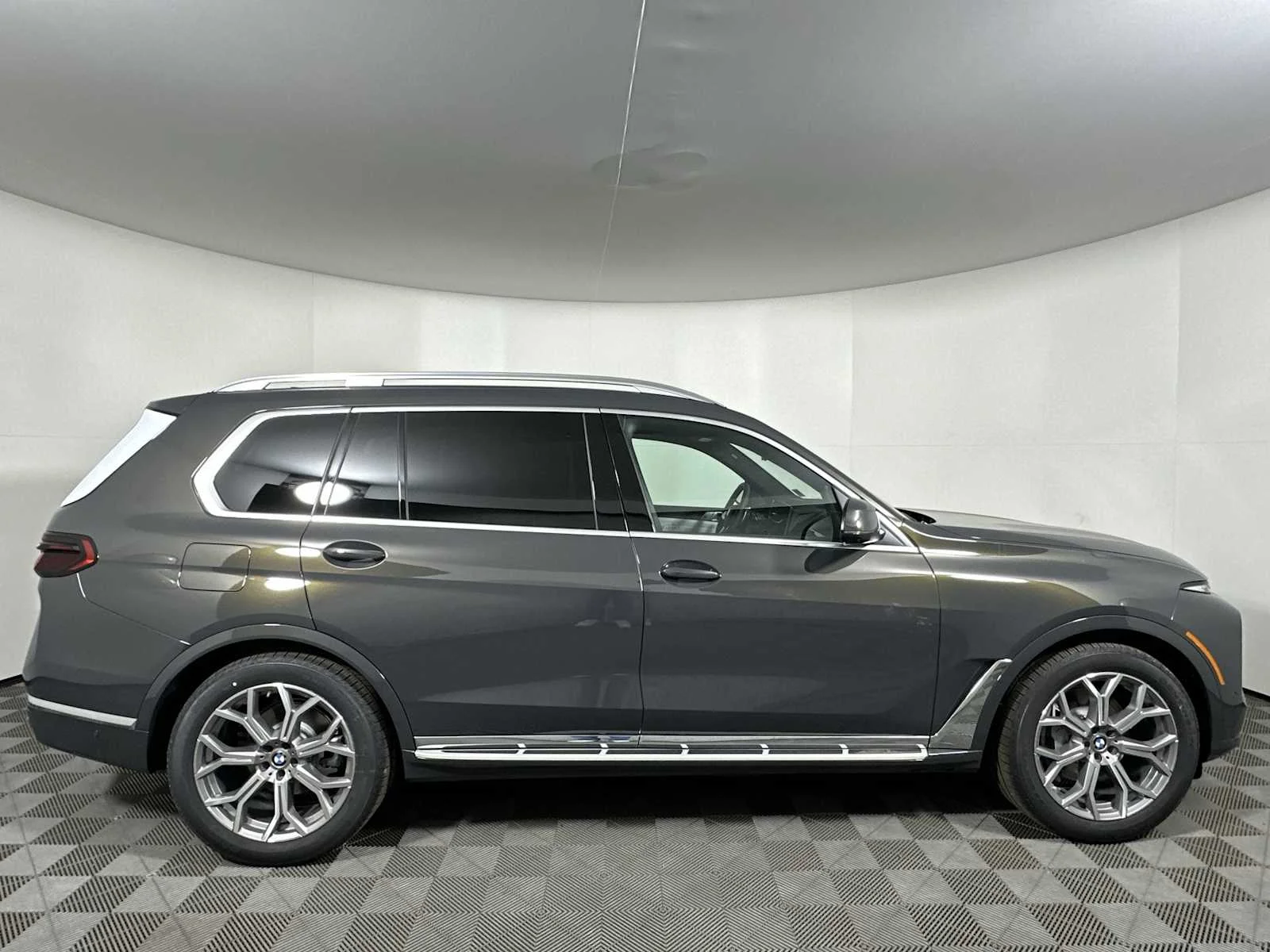 New 2026 Dravit Grey Metallic BMW xDrive40i image 8