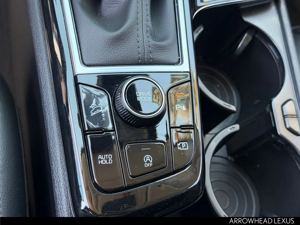 Used 2023 White Kia SX image 30