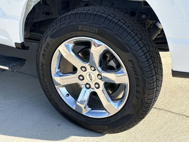 Used 2022  Ford Lariat image 12