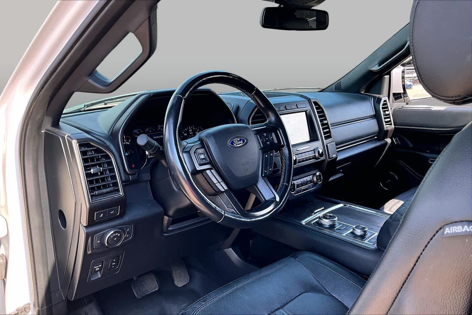 Used 2019 White Platinum Metallic Tri-Coat Ford Limited image 17