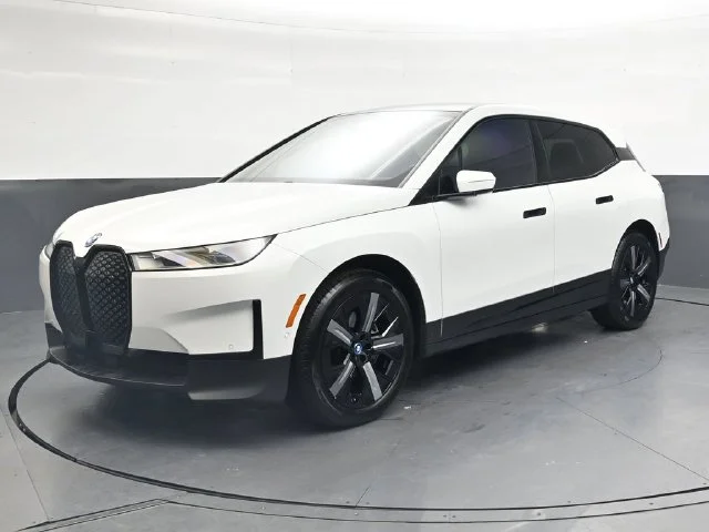 Certified Used 2024 White/off-white BMW xDrive50 image 10