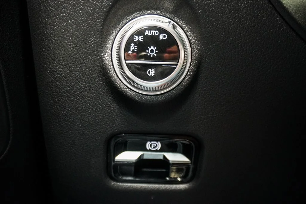Used 2025 White Mercedes-Benz C 300 image 25