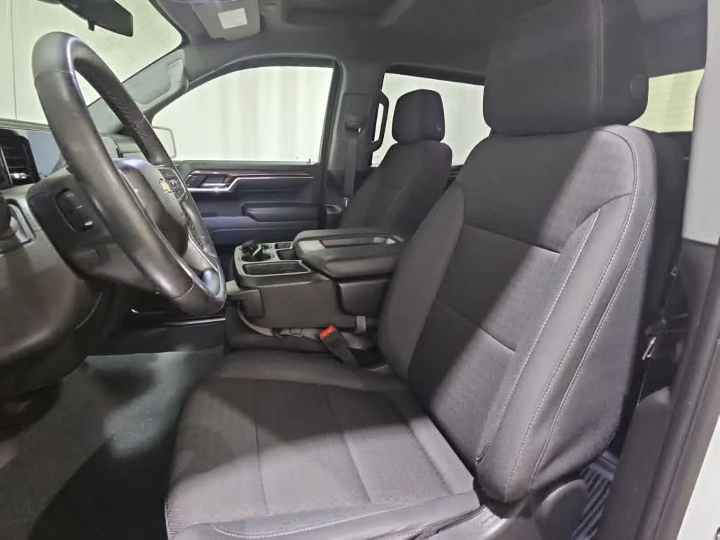 Used 2024 Summit White Chevrolet LT image 14