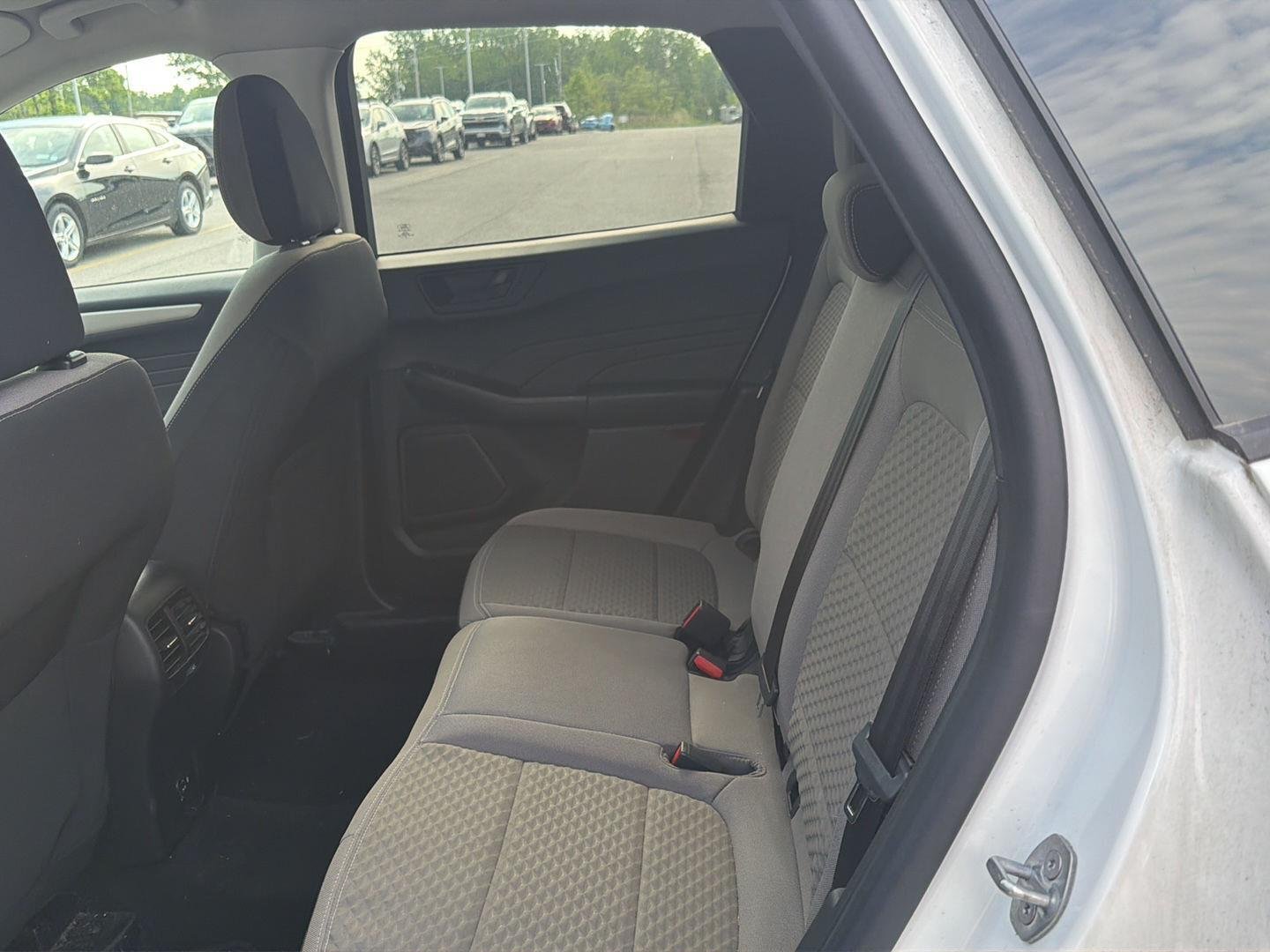 Used 2022 Star White Metallic Tri-Coat Ford SE image 11