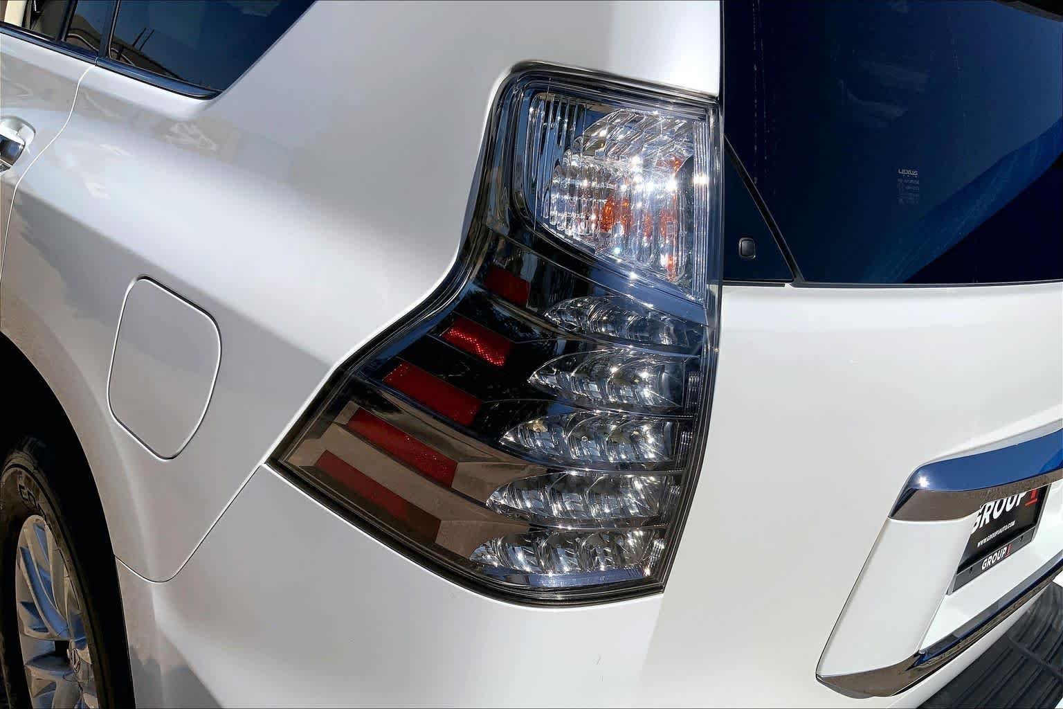 Used 2015 Starfire Pearl Lexus  image 29