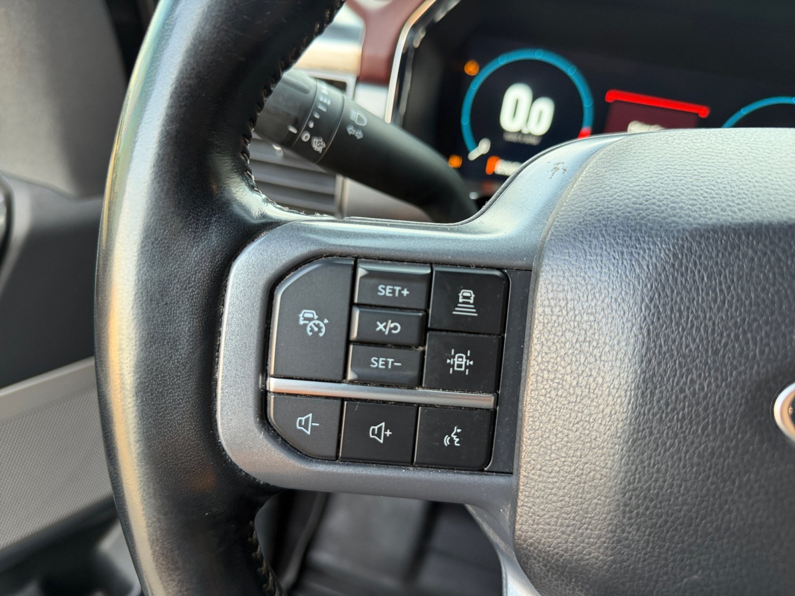 Used 2023 Agate Black Metallic Ford LARIAT image 24