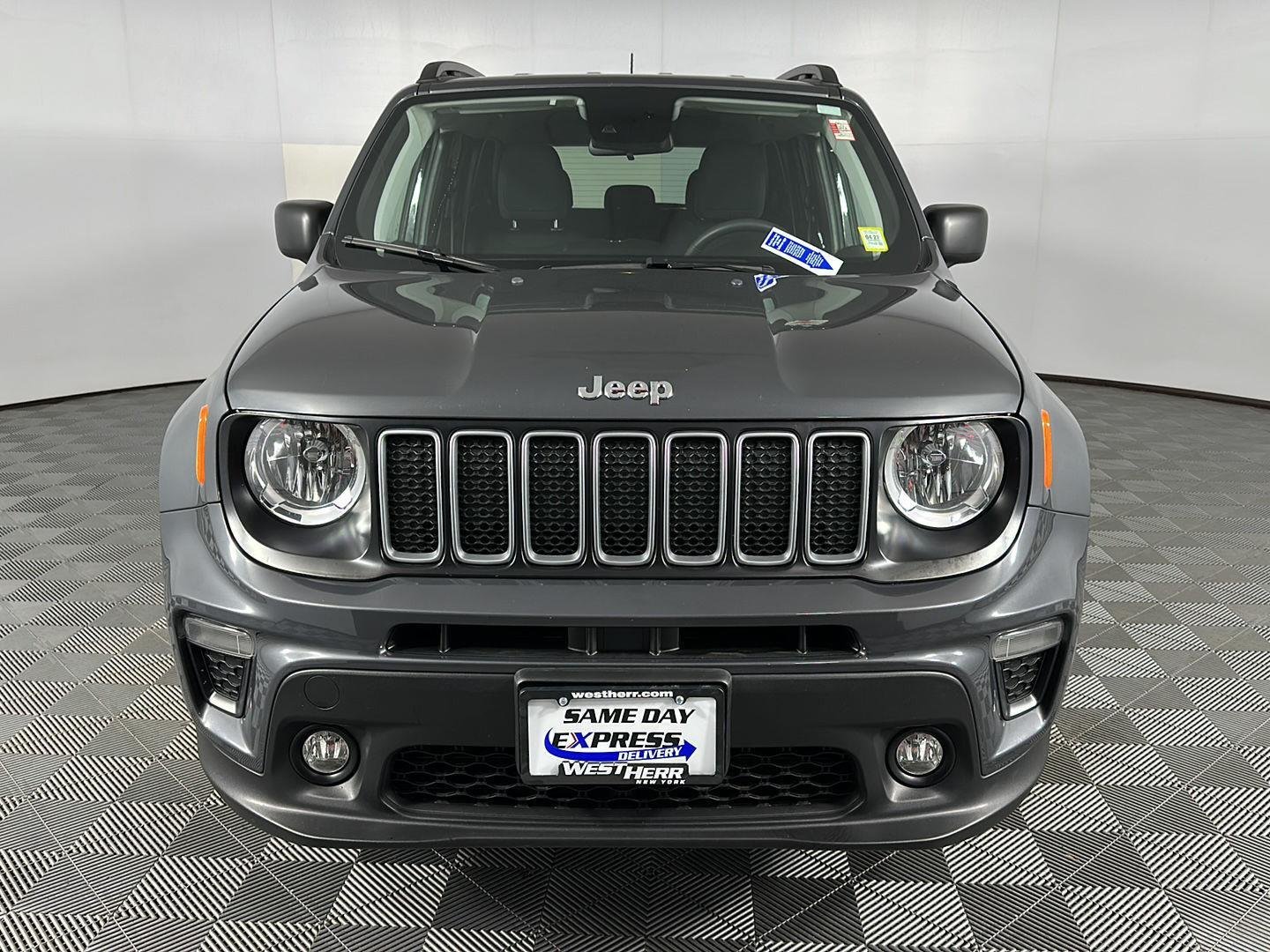 Used 2022 Gray Jeep  image 2