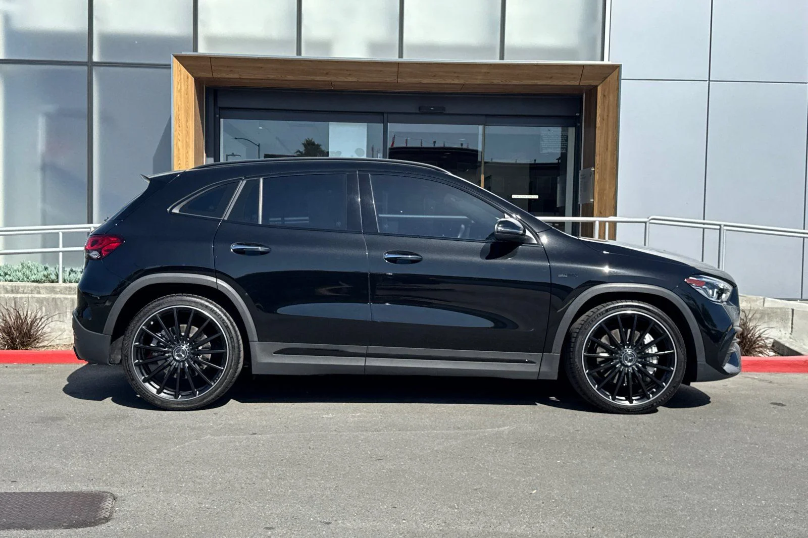 Used 2022 Black Mercedes-Benz 4MATIC® image 8