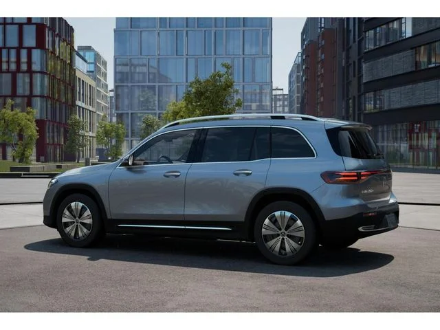 Used 2025 Silver Mercedes-Benz 250+ image 33