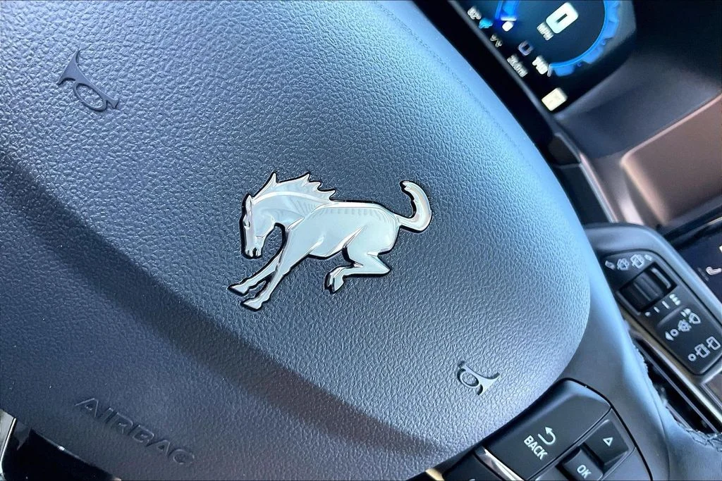 New 2025 Carbonized Gray Metallic Ford Outer Banks® image 33