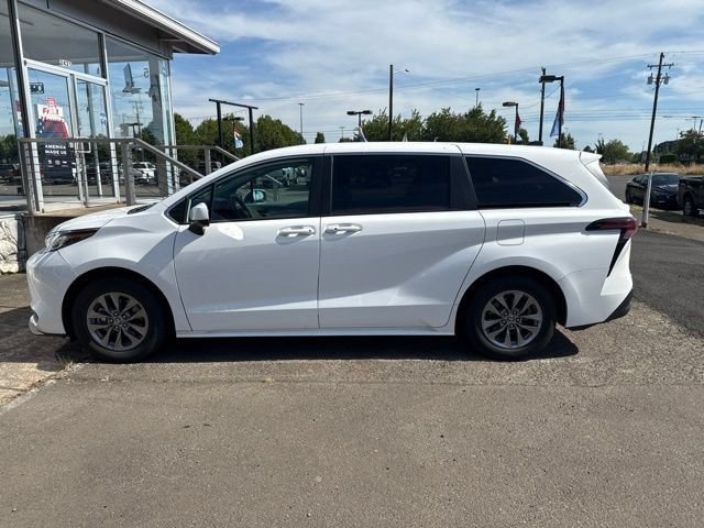 Used 2022 White Toyota LE image 3