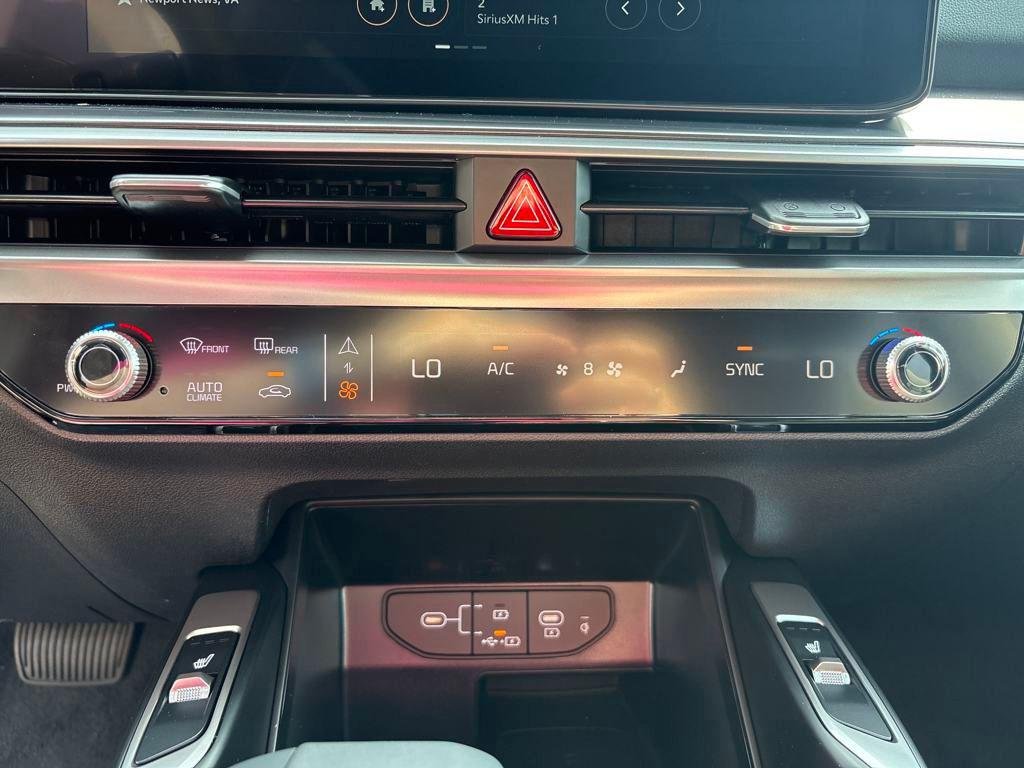 2025 Kia Sorento S - Photo 23