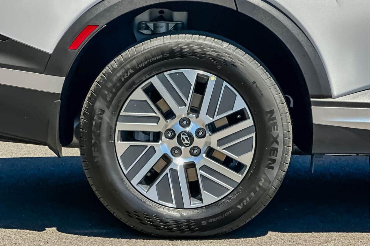 New 2026 White Hyundai SEL 8P image 36