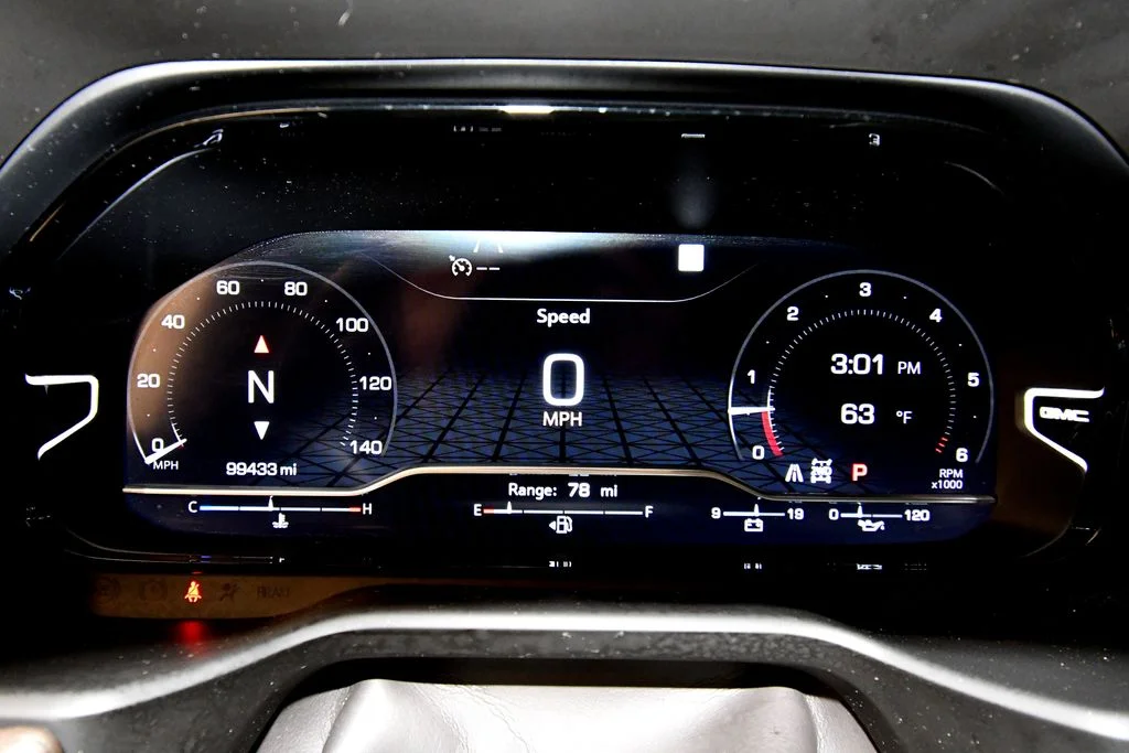 Used 2022 White GMC Denali image 22