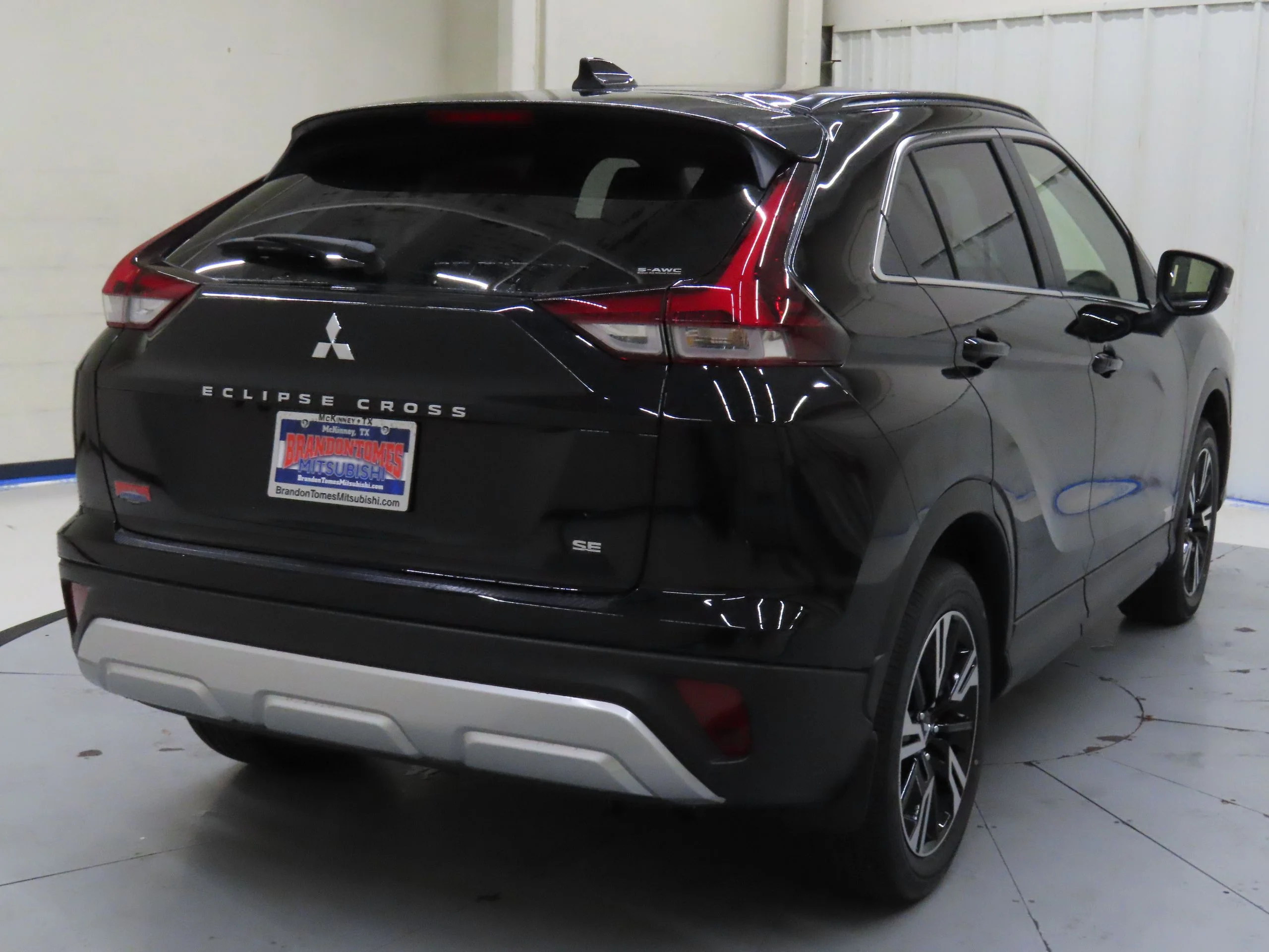 New 2026 Black Mitsubishi SE image 3
