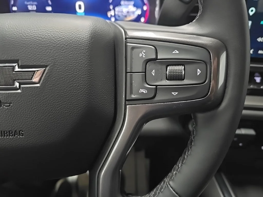 Used 2025 Gray Chevrolet ZR2 image 23