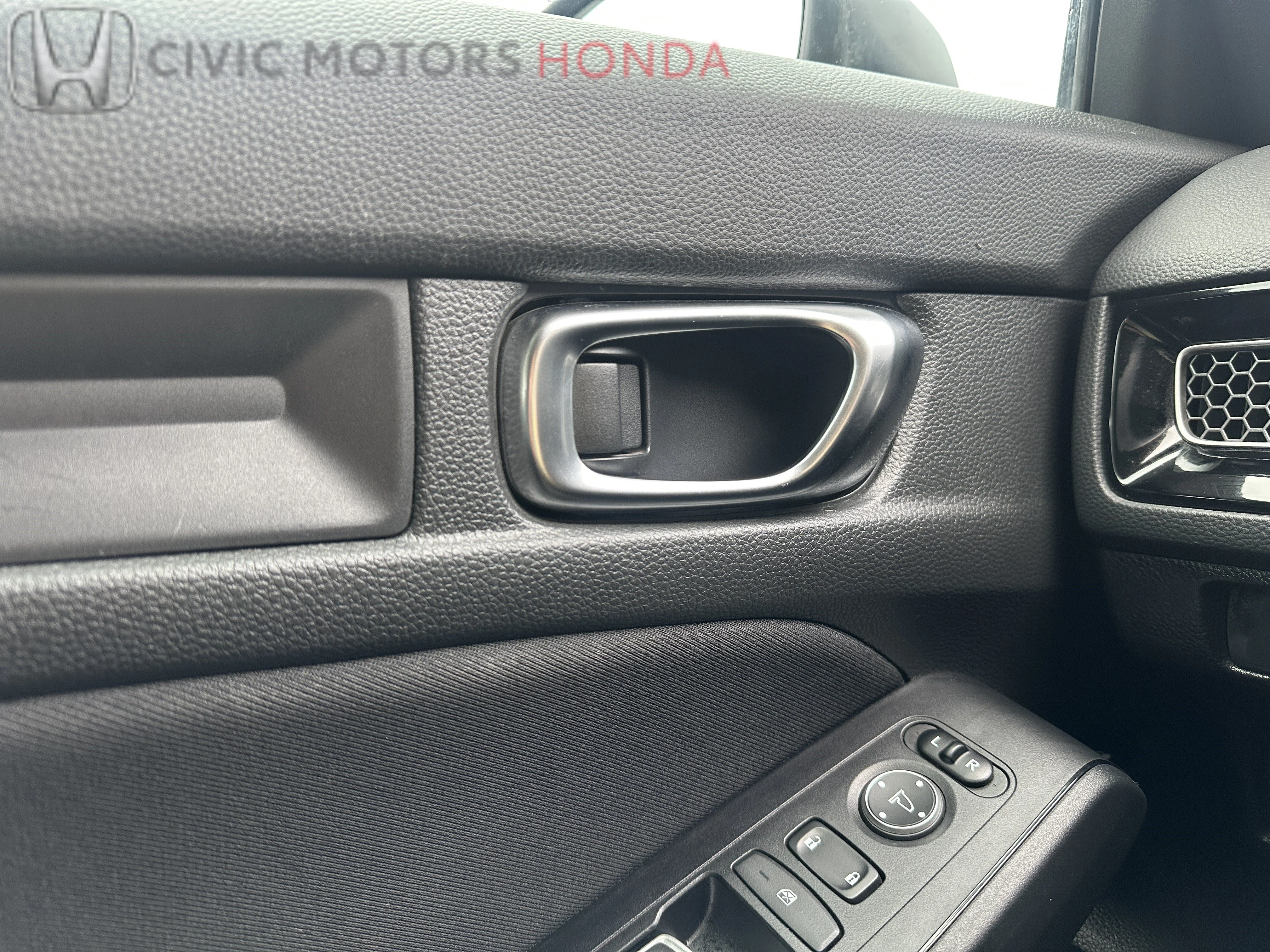 Used 2022 PLATINUM WHITE PEARL Honda LX image 12