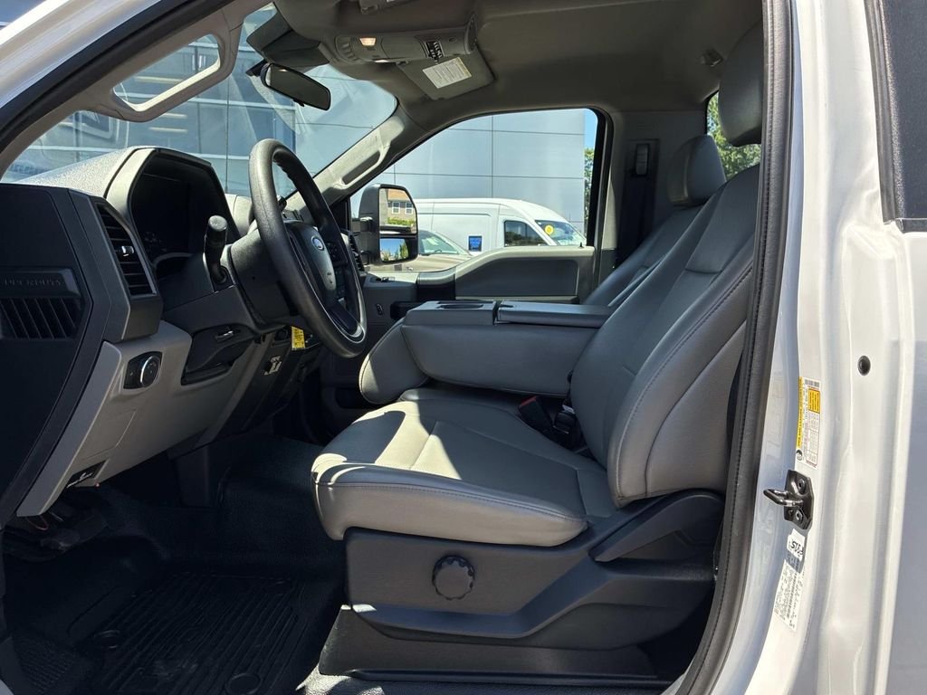 Used 2022 White Ford XL image 17