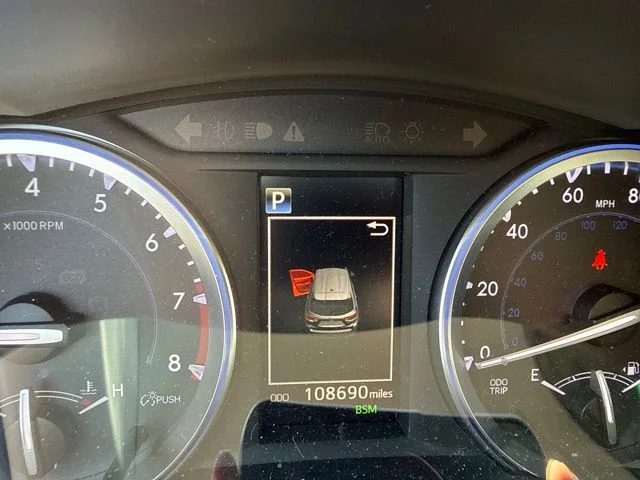 Used 2018 Silver Toyota XLE image 10