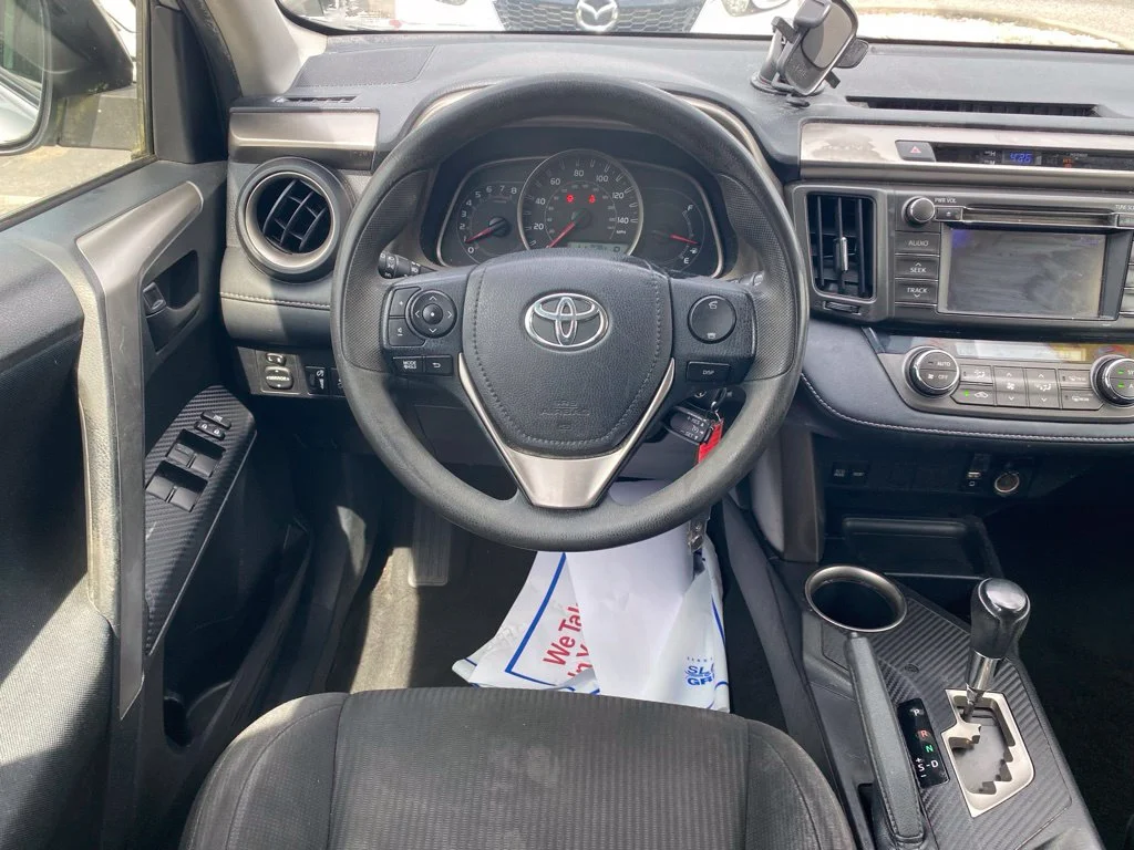 Used 2013 Silver Toyota XLE image 10