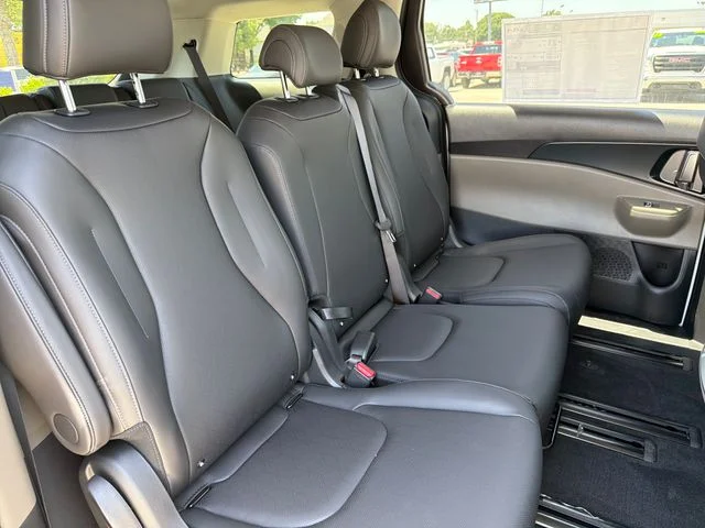 New 2026 Snow White Pearl Kia LXS image 22