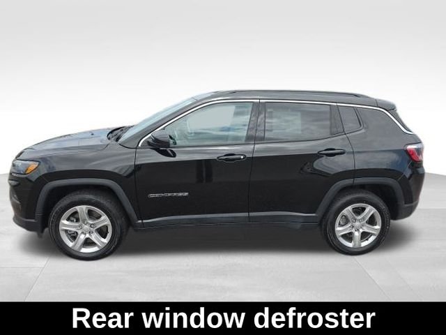 Used 2023 Black Jeep Latitude image 10