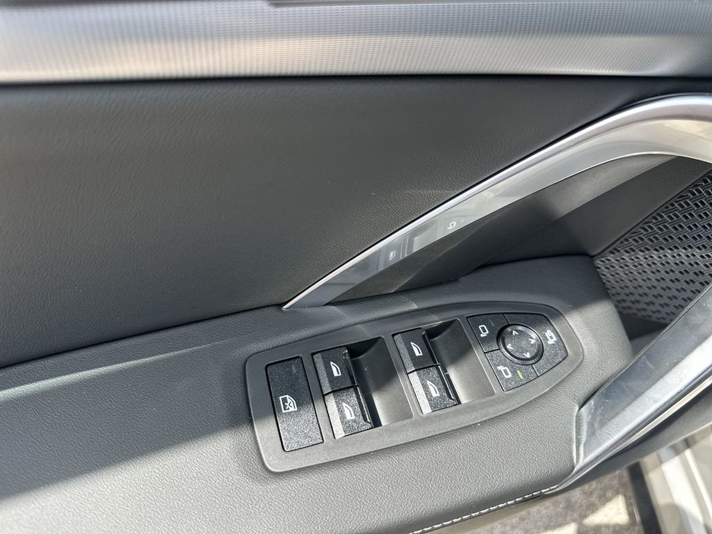 Used 2025 Silver BMW xDrive28i image 16