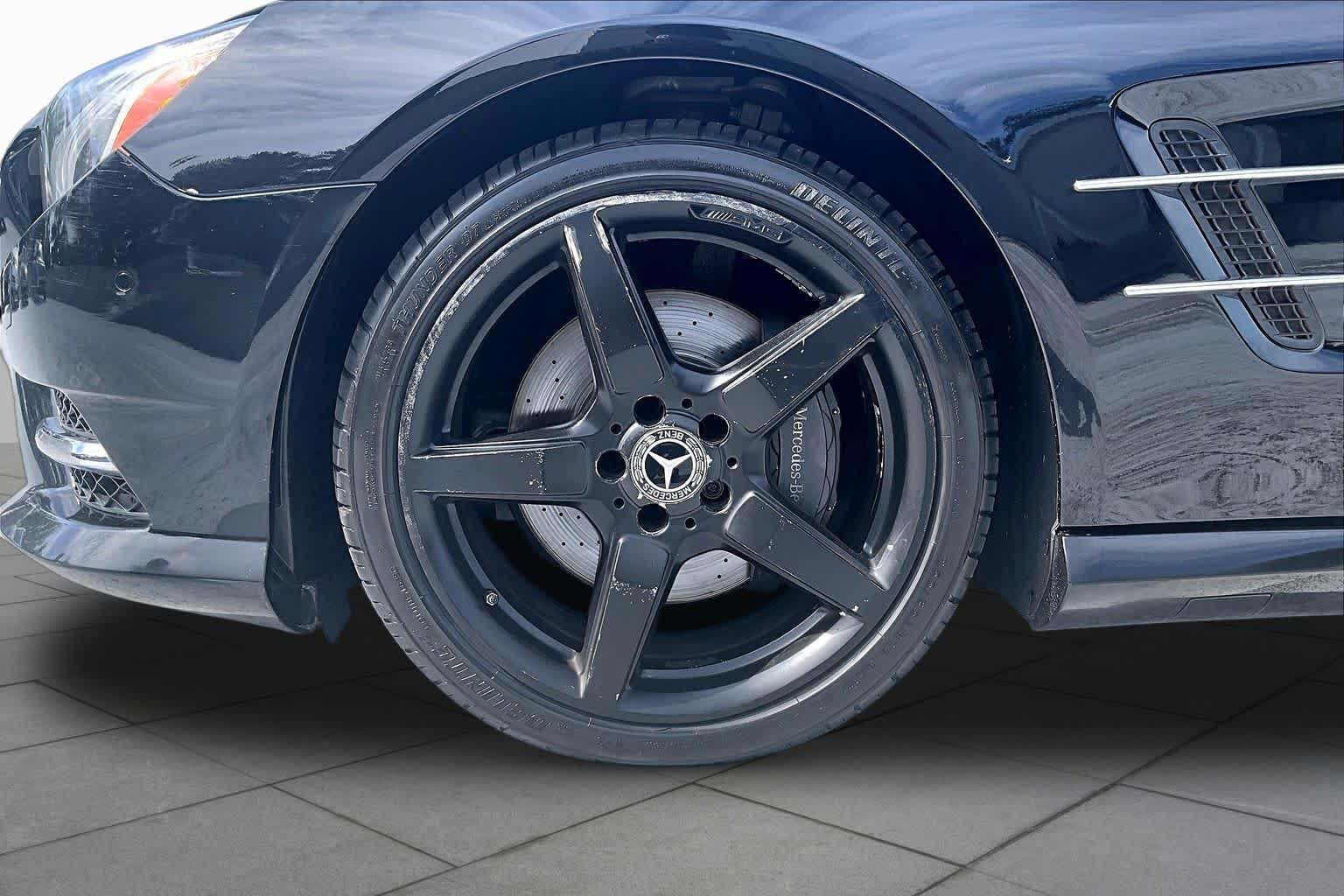 Used 2016 Obsidian Black Metallic Mercedes-Benz SL 550 image 9