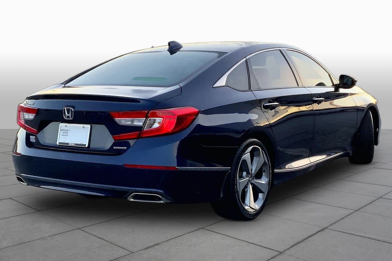 Used 2018 Obsidian Blue Pearl Honda Touring 1.5T image 13