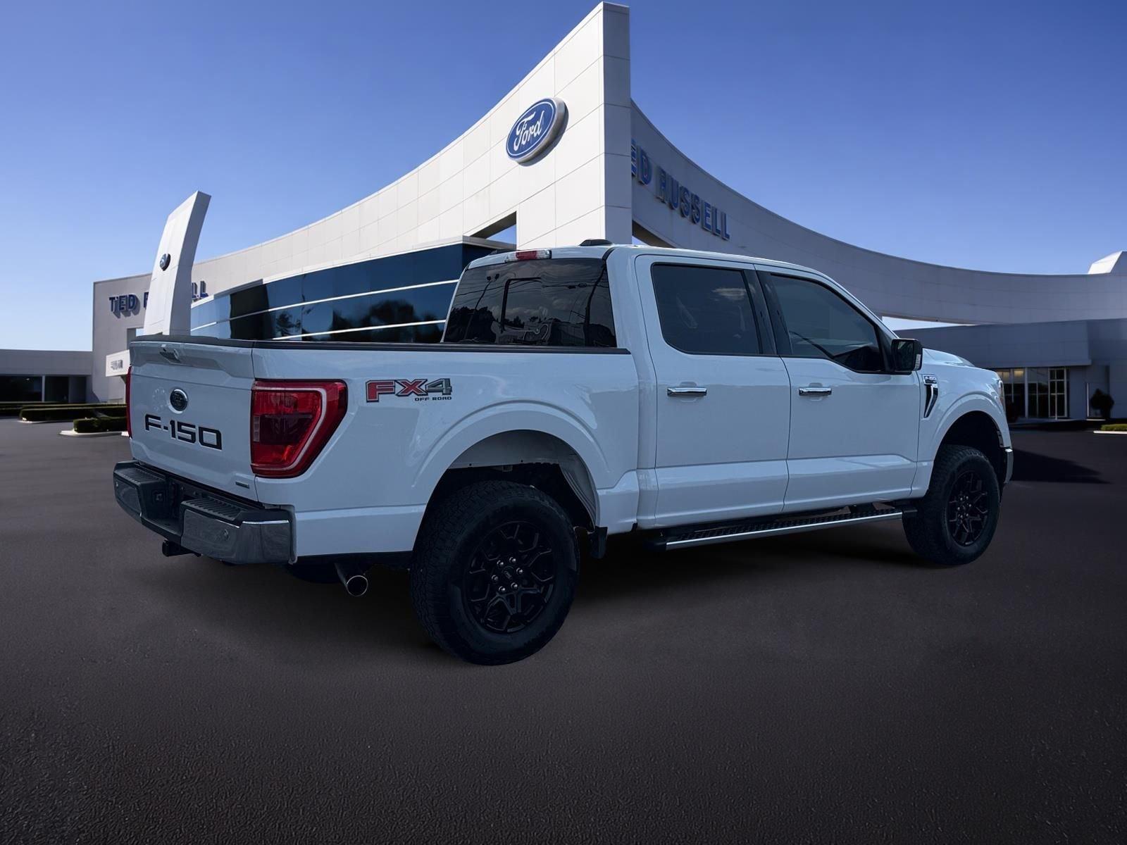 Certified Used 2022 Oxford White Ford XLT image 6