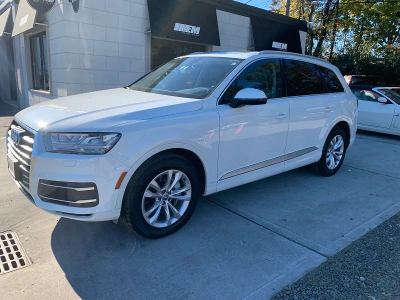 Used 2019 White Audi 55 TFSI Premium Plus Sport Utility 4D image 4