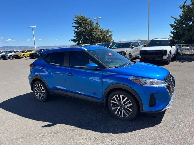 Used 2022 Electric Blue Metallic Nissan SV image 5