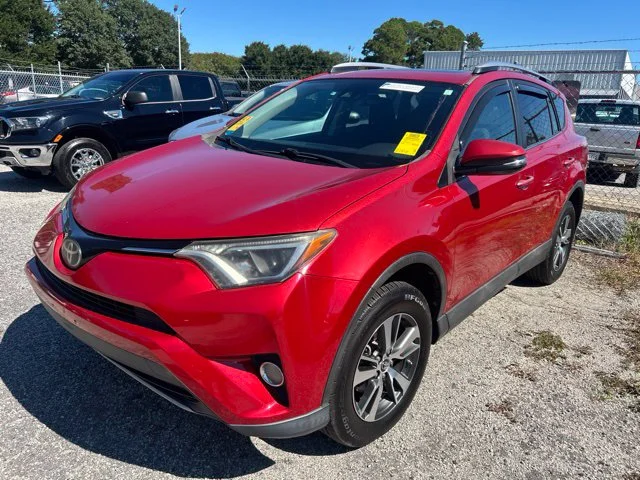 Used 2017 Red Toyota XLE image 3