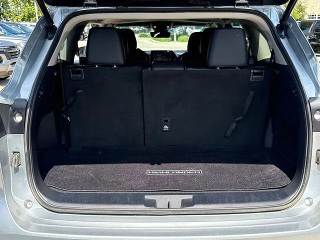 Certified Used 2020 CELESTIAL SILVER METALLIC Toyota XLE image 31