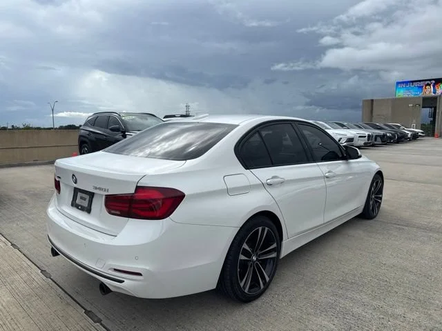 Used 2018 Alpine White BMW 340i xDrive image 3