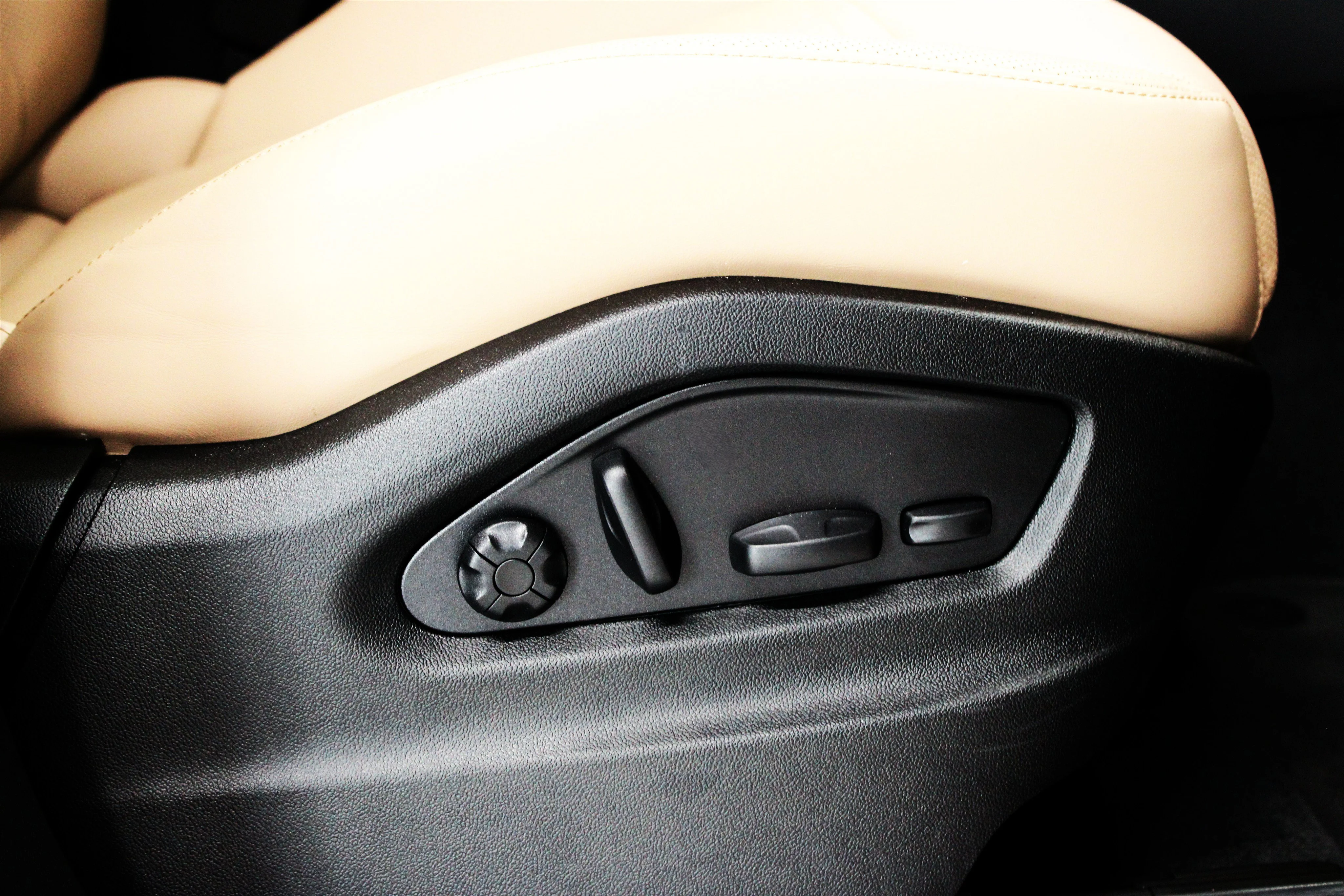 2025 Porsche Cayenne Coup Turbo E-Hybrid - Photo 33