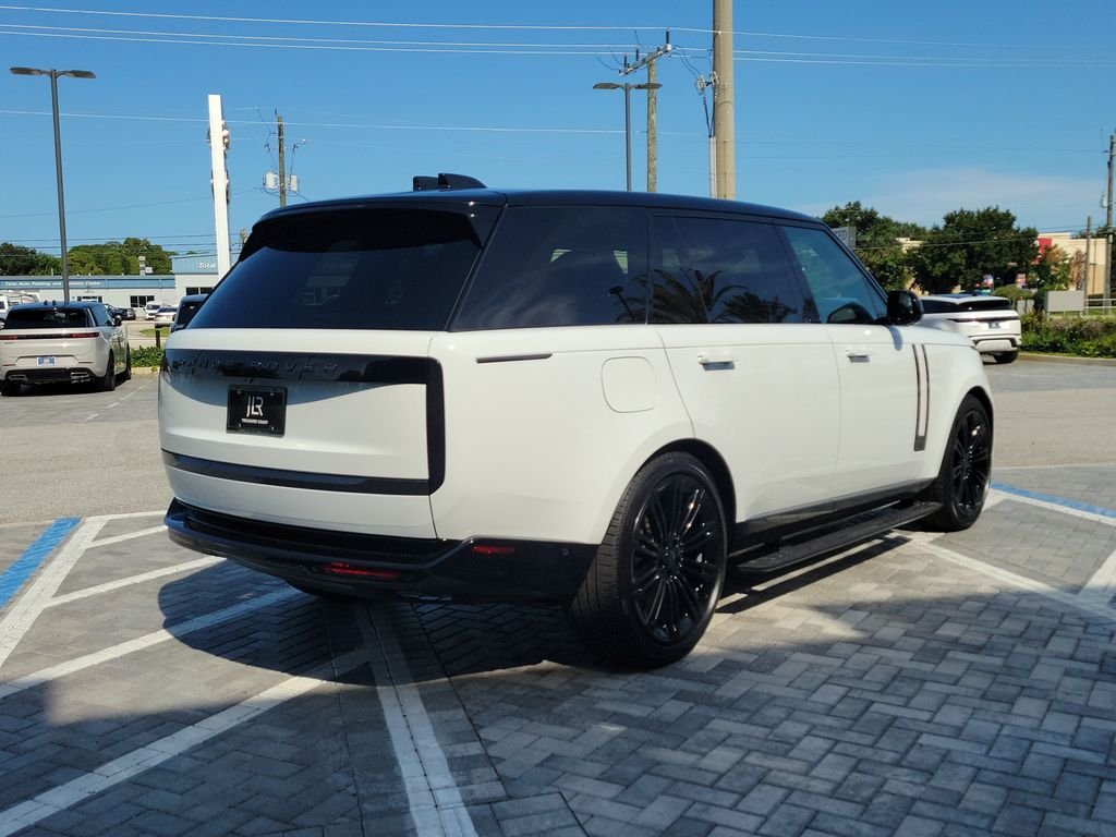 New 2026 Fuji White Land Rover SE image 5