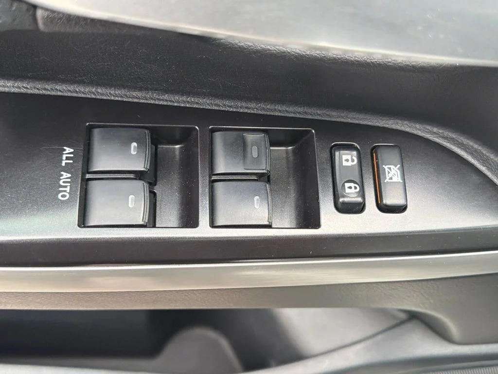 Used 2018 Blizzard Pearl Toyota  image 32