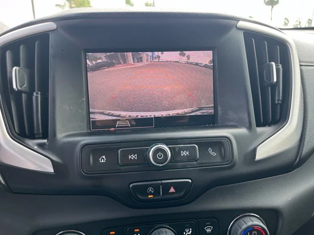 Used 2023 SUMMIT WHITE GMC SLE image 9