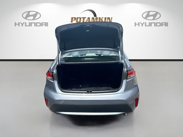 Used 2022  Toyota LE image 24