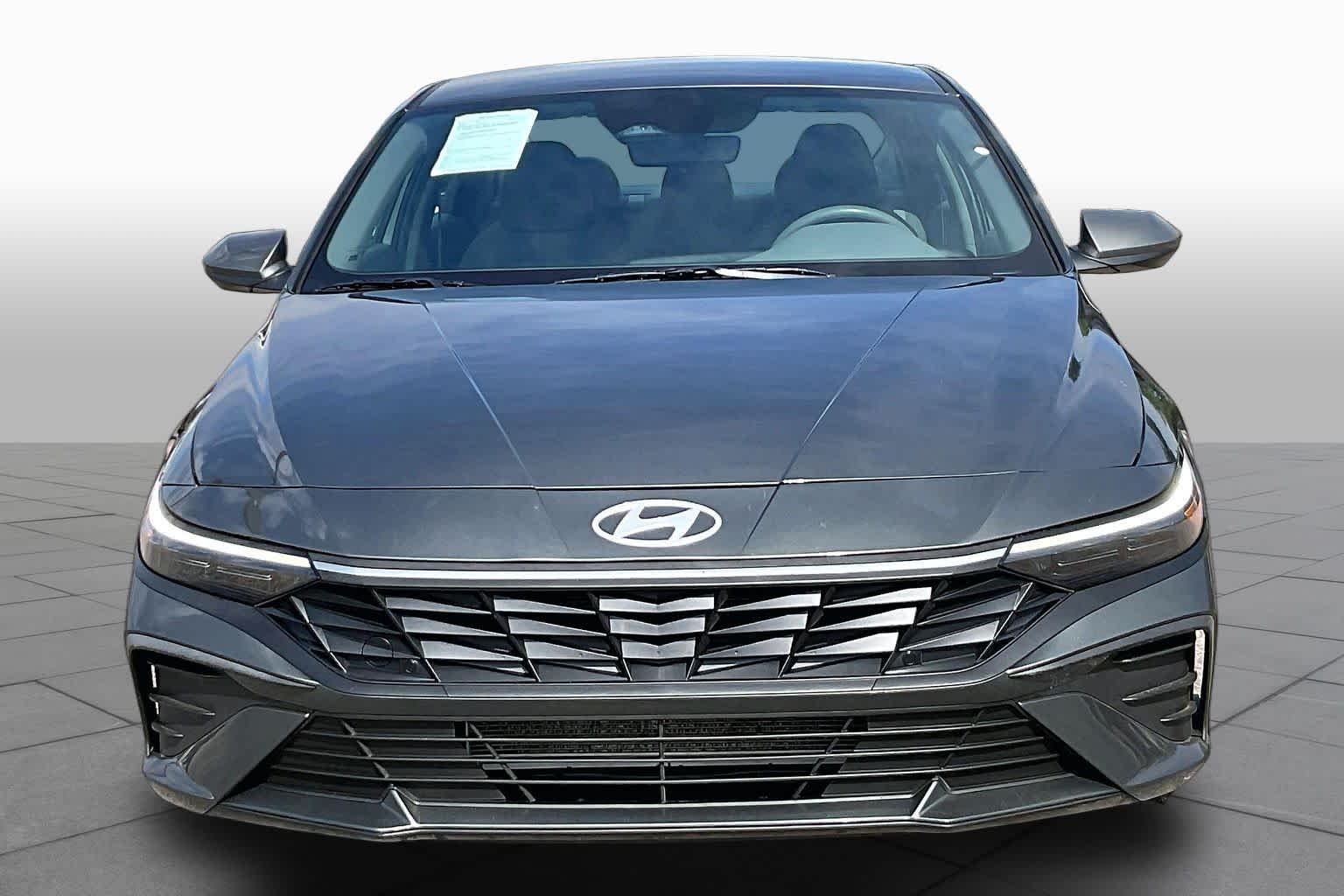 Used 2024 Amazon Gray Hyundai SEL image 4