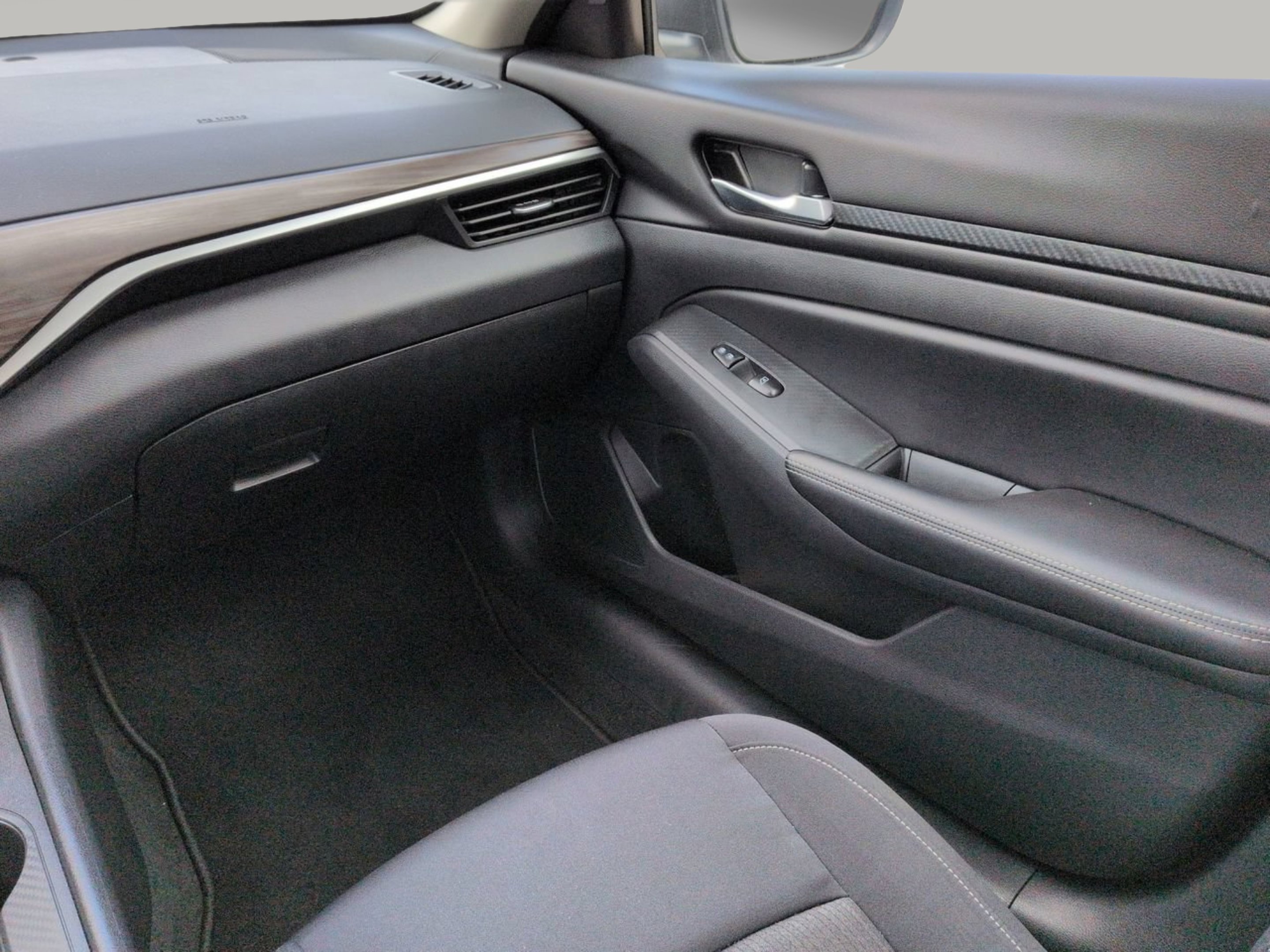 Used 2025 Brilliant Silver Metallic Nissan 2.5 SV image 17