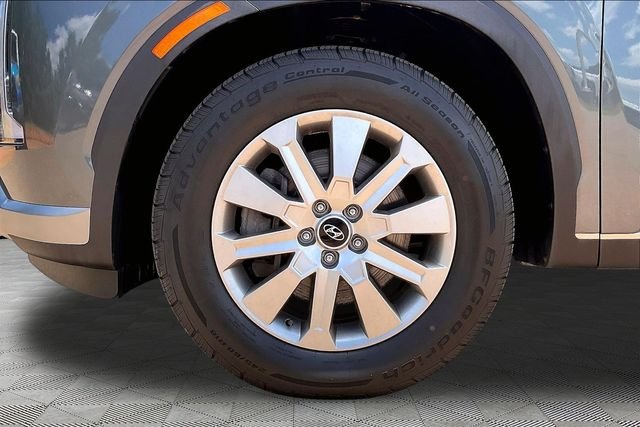Used 2024 Gray Hyundai SEL image 22