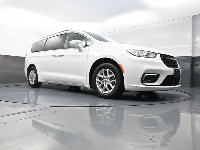 Used 2022 White Chrysler Touring L image 19