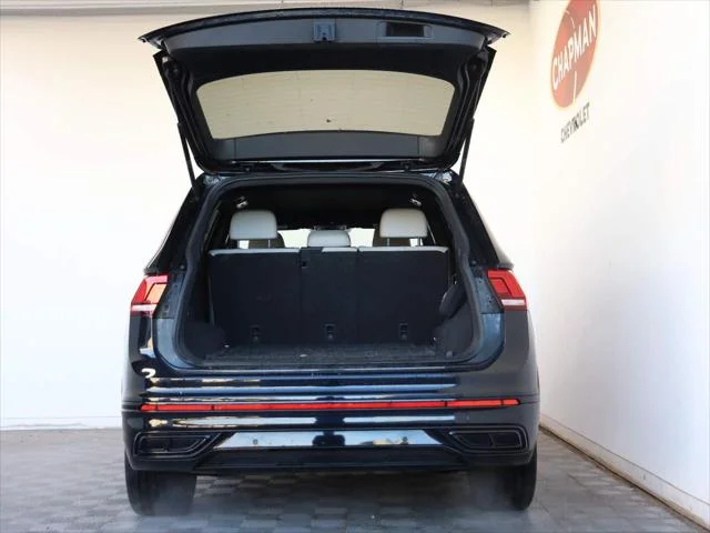 Used 2023 Black Volkswagen 2.0T SE R-Line Black image 5