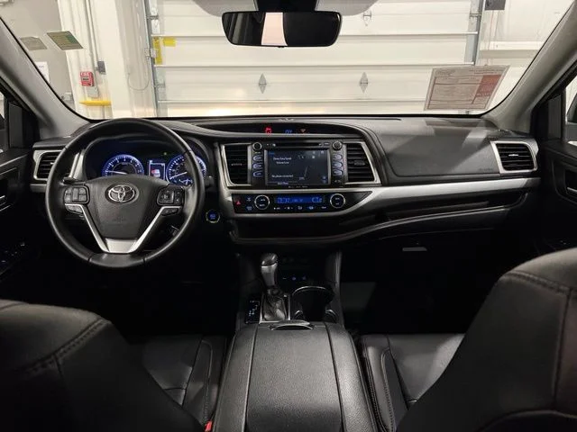 Used 2019 Black Toyota XLE image 11