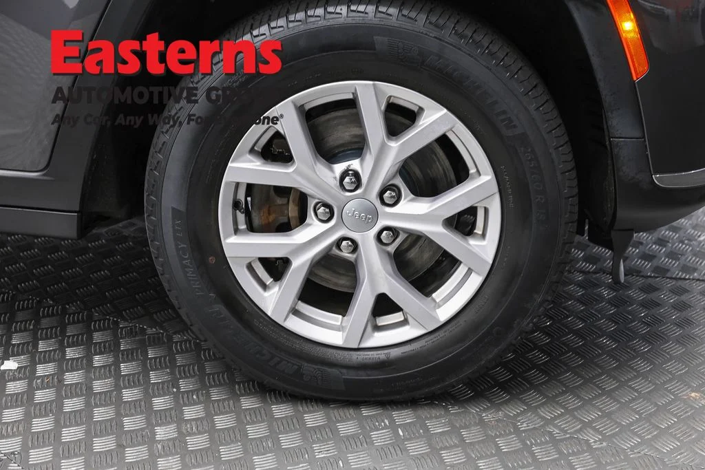 Used 2022 Gray Jeep Limited image 35