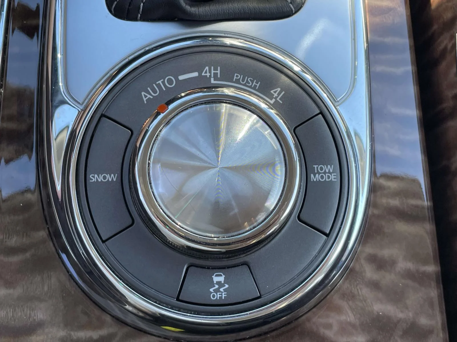 Used 2020 White Nissan Platinum 4WD image 28