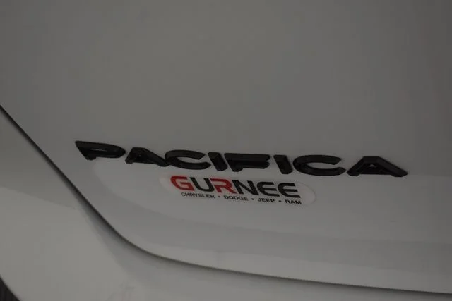 New 2027 Bright White Clear-Coat Exterior Paint Chrysler Select image 16